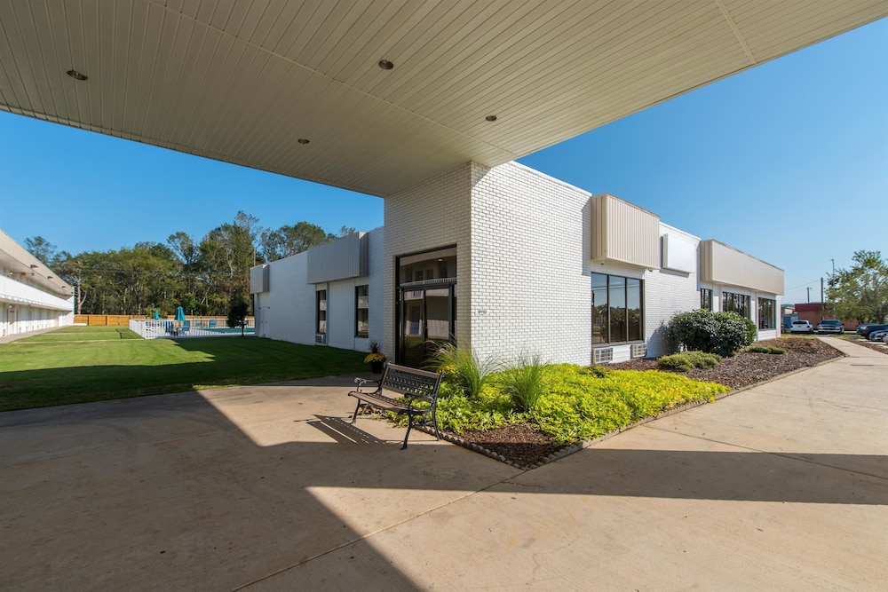 Americas Best Value Inn Hamilton 2/45