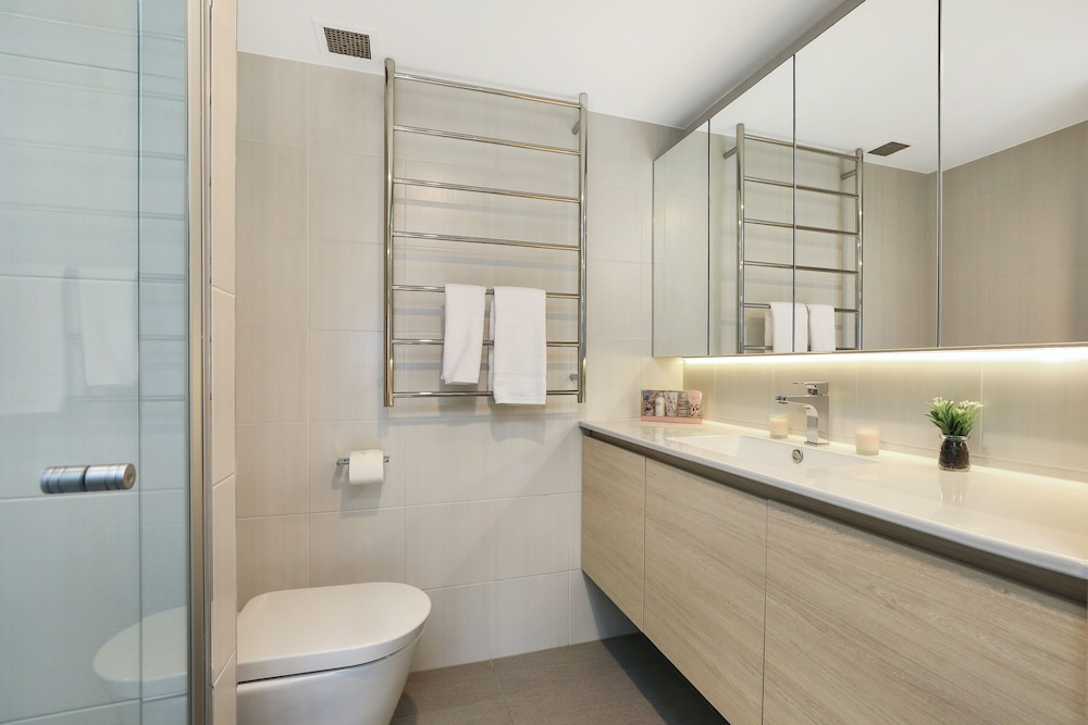 ELOUERA TOWER BEACHFRONT APARTMENTS 68/69
