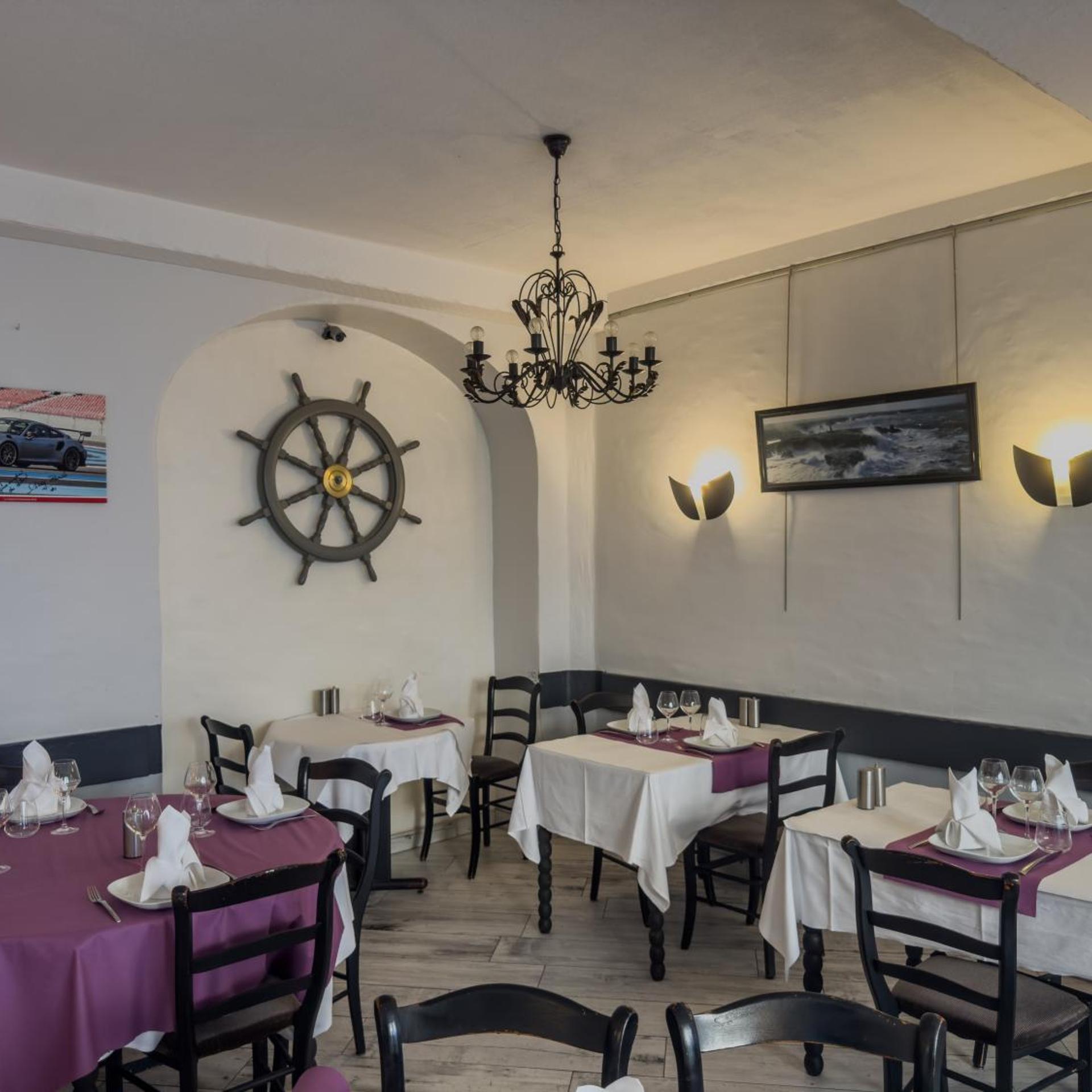 HOTEL LES CHARDONS BLEUS REST LE BISTROT DE LA MER 35/52