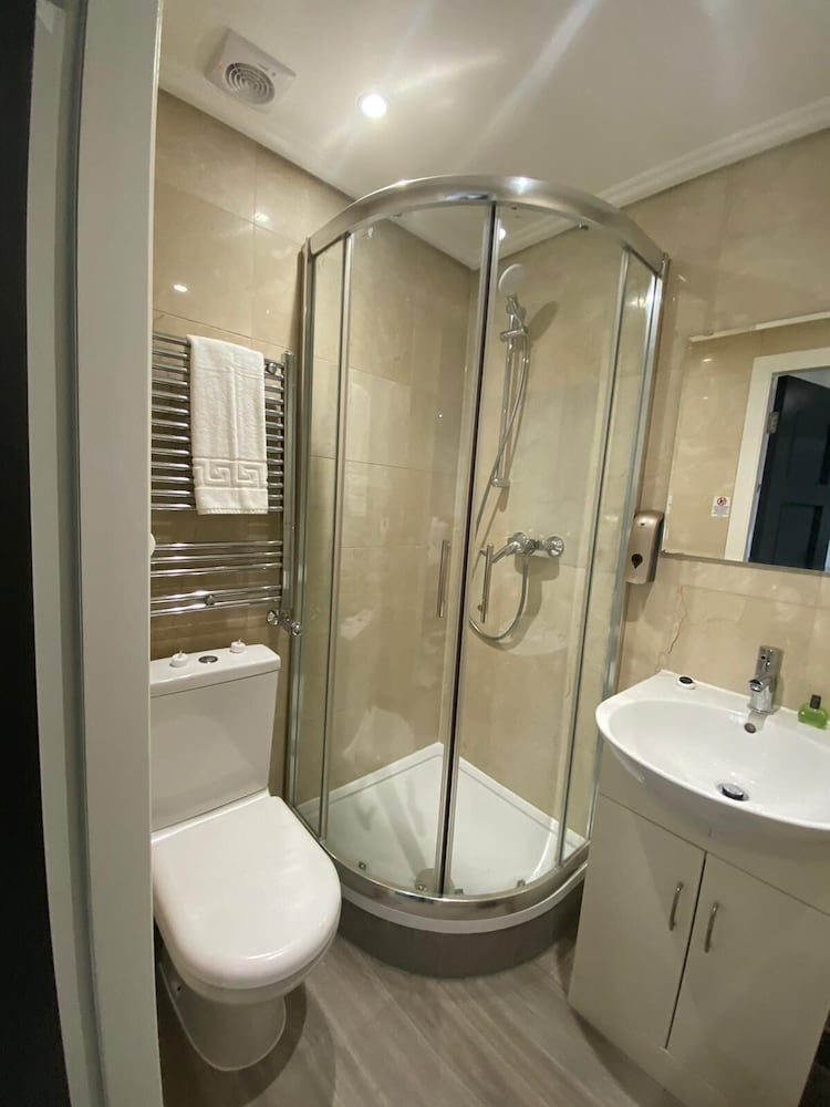 HYDE PARK SUITES 51/55
