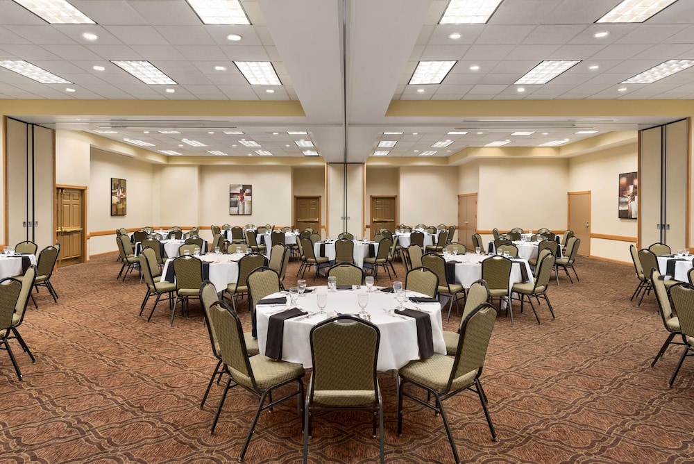 Country Inn & Suites By Radisson Mankato Hotel And Conference Center 37/38