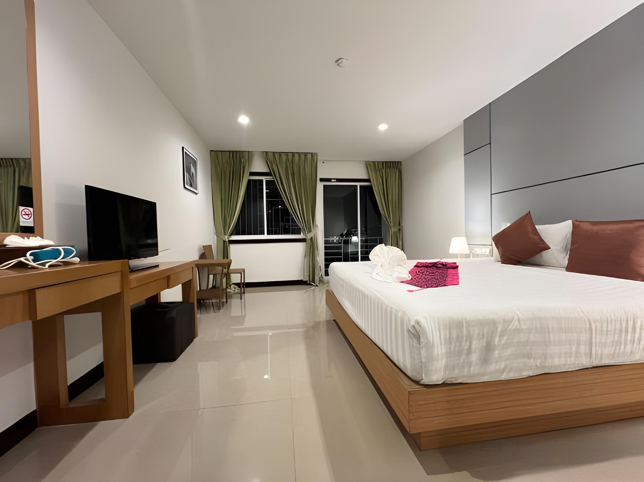 Executive, King Bed, Mountain View