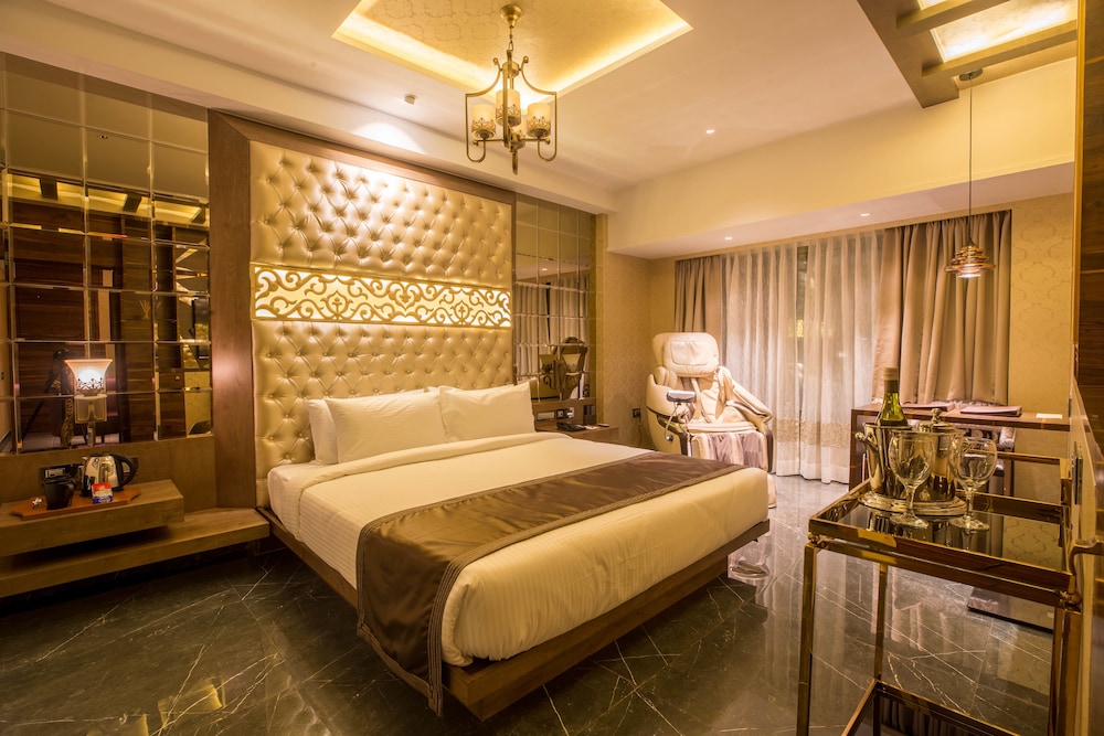 Peninsula Redpine Mumbai 27/58