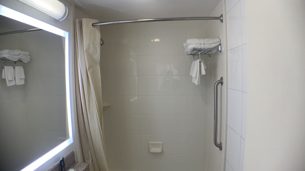 East New York Inn 16/16