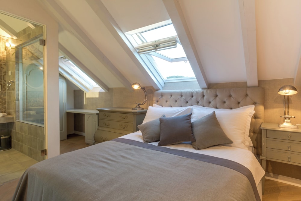 Design, King Bed, City View