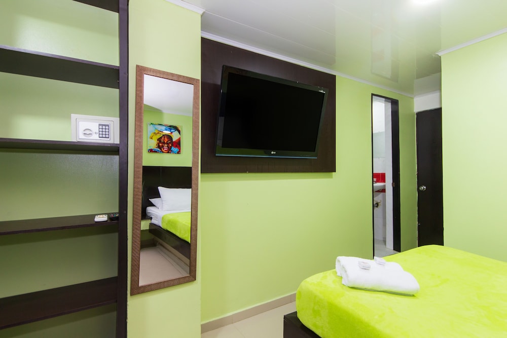 Hotel Marina Suites by GEH Suites 24/37