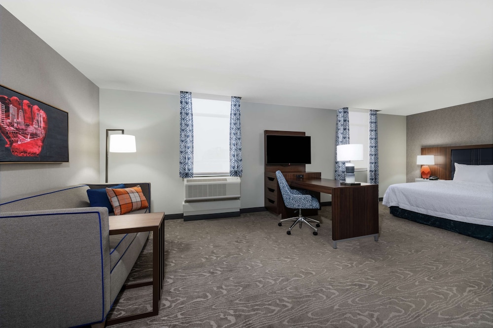 Hampton Inn and Suites Fort Wayne Downtown 29/53