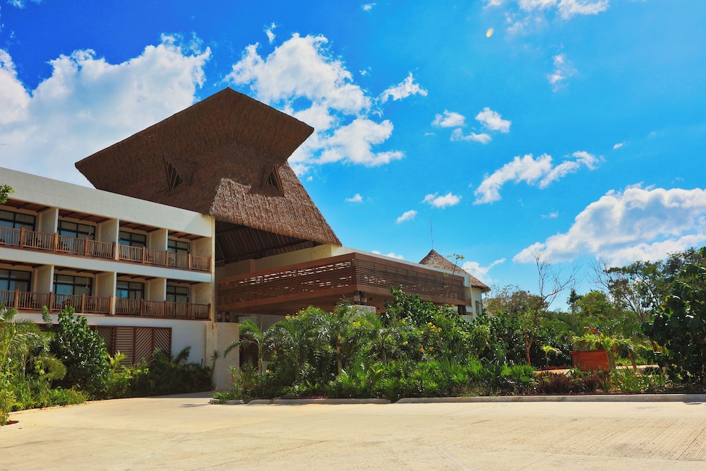 Hotel Mundo Maya 10/50