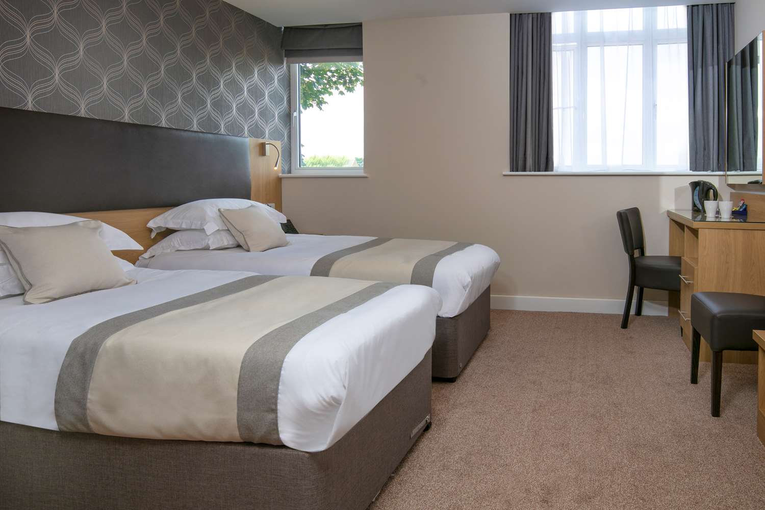 SUPERIOR, TWIN BEDS, KITCHENETTE