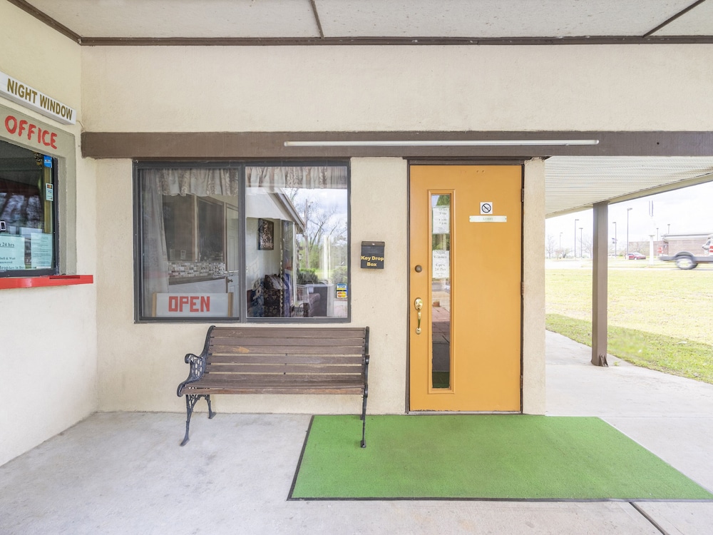 OYO Hotel Daleville AL Hwy 84 61/75