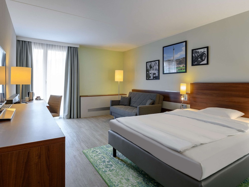 Privilege, Queen Bed, Sofa, Mercure Hotel Stuttgart Sindelfingen an der Messe 3/8