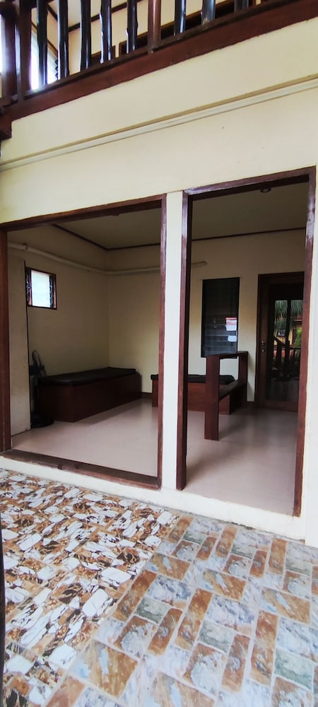 Novie Apos S Tourist Inn 8/50