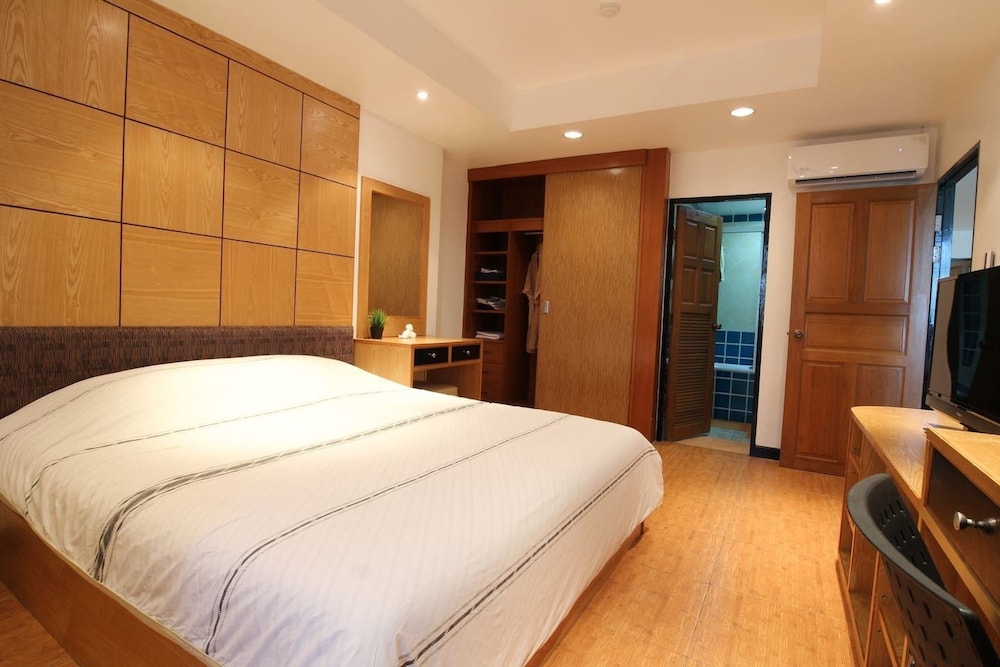 Serena Sathorn Suites 7/44