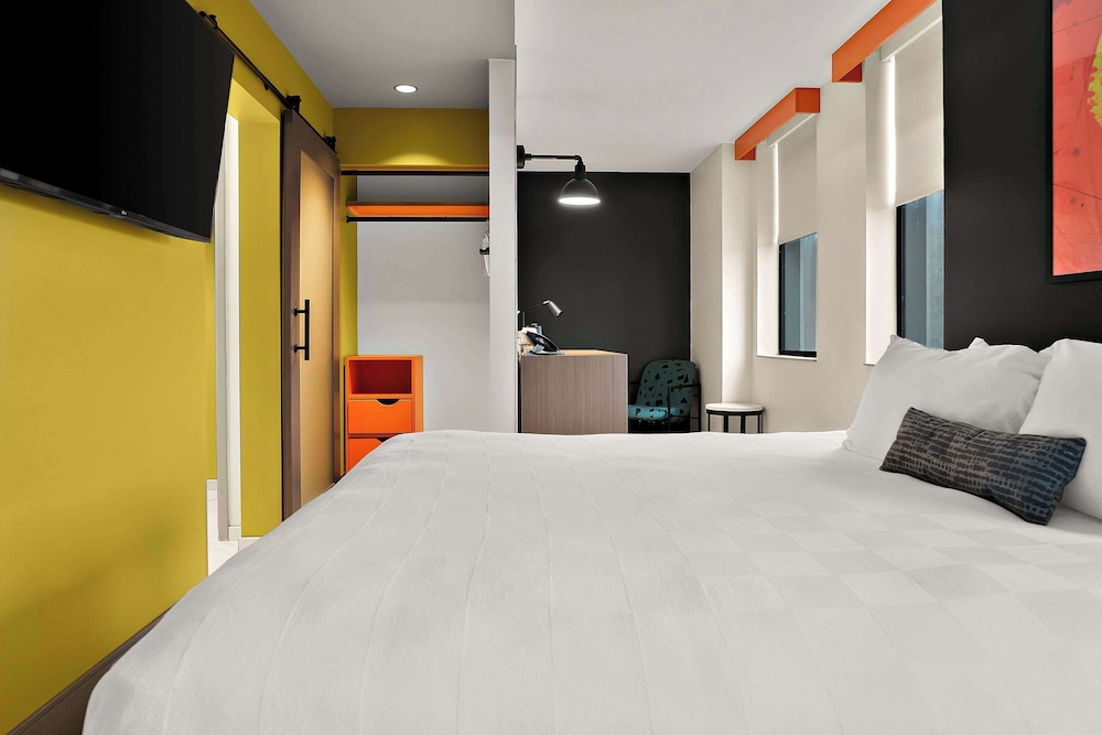 CityFlatsHotel - Port Huron, an Ascend Collection Hotel 8/40