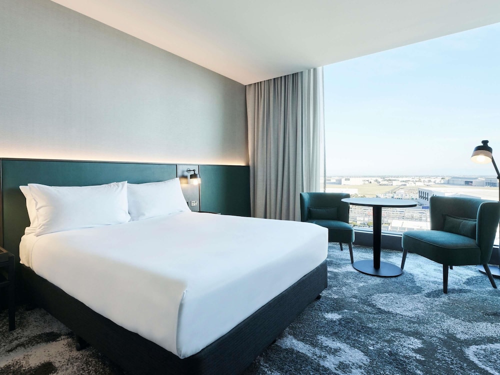 SUPERIOR, QUEEN BED