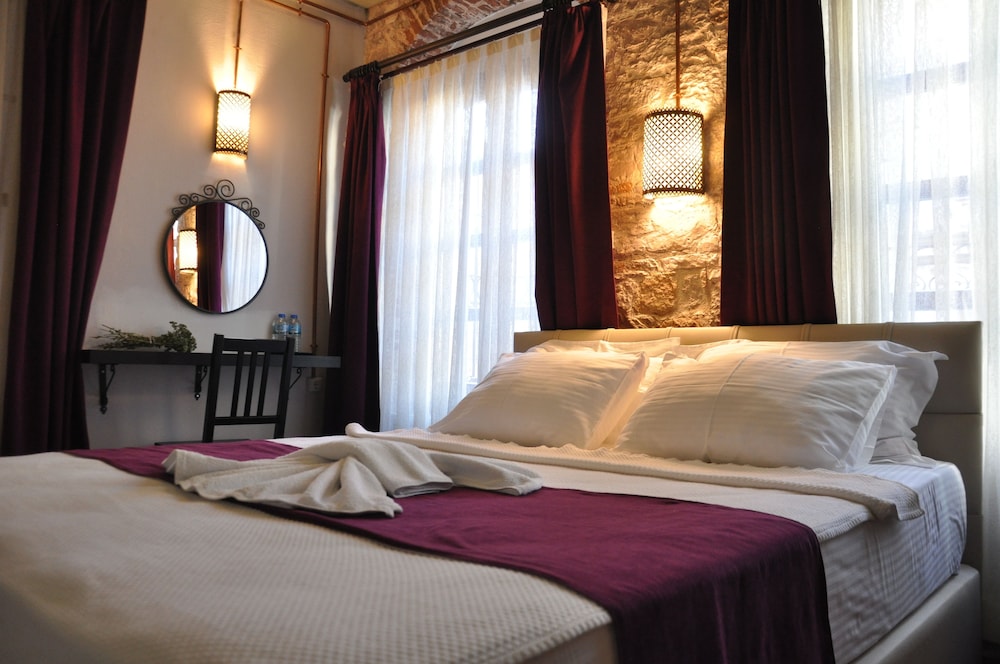 ELITE, QUEEN BED
