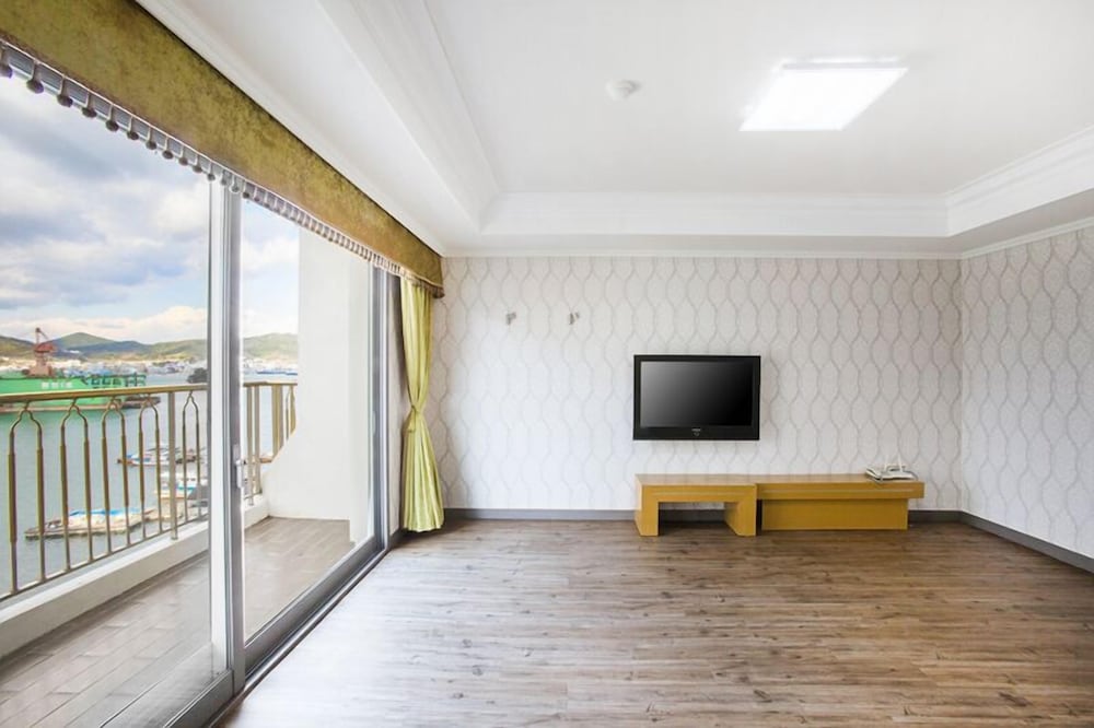 Bay Resort Tongyeong 34/48