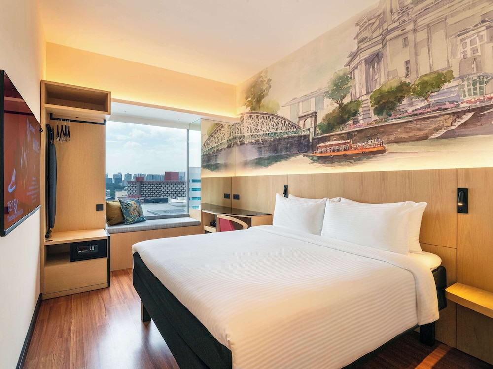 SUPERIOR, QUEEN BED