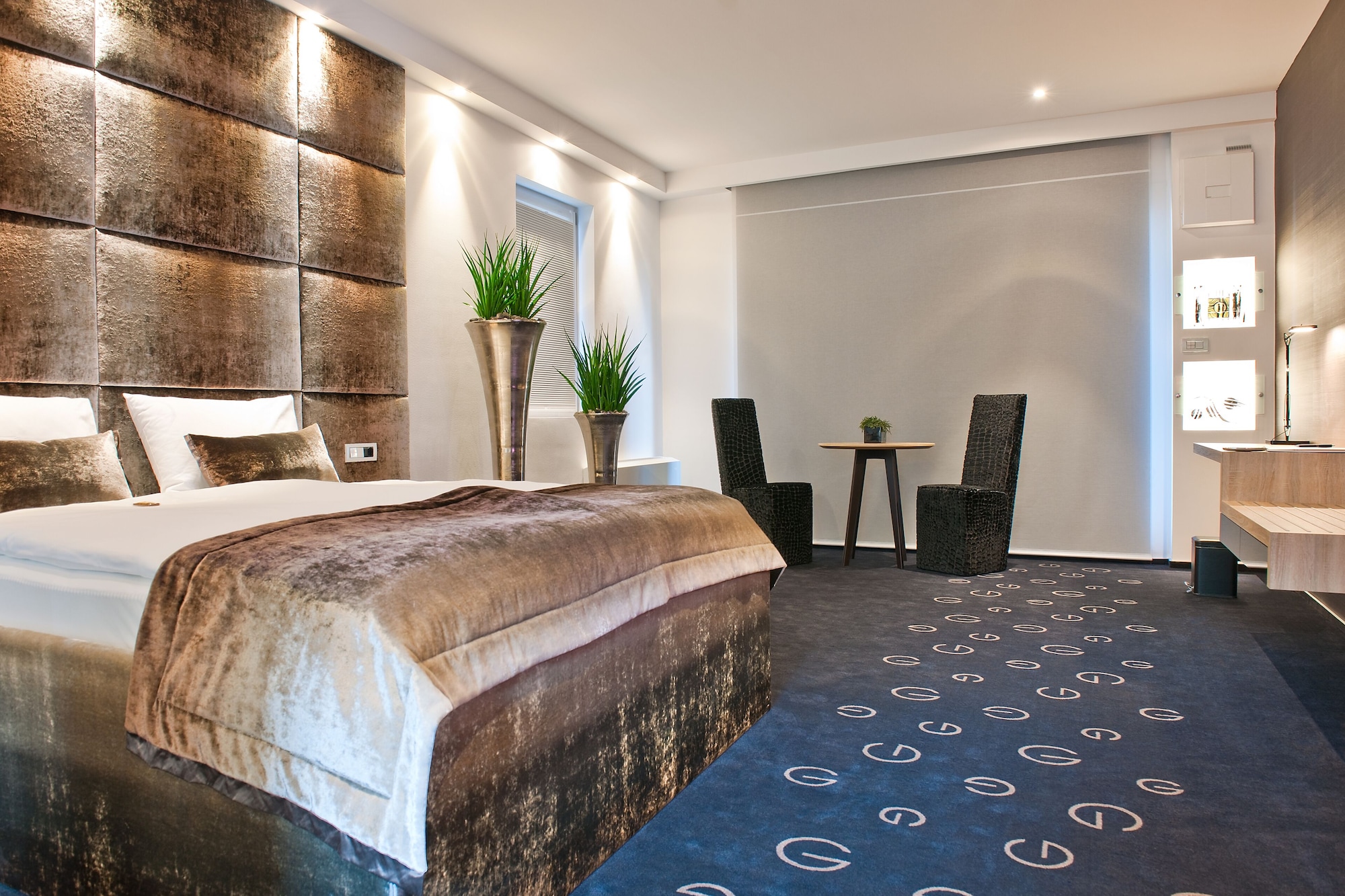Deluxe, King Bed