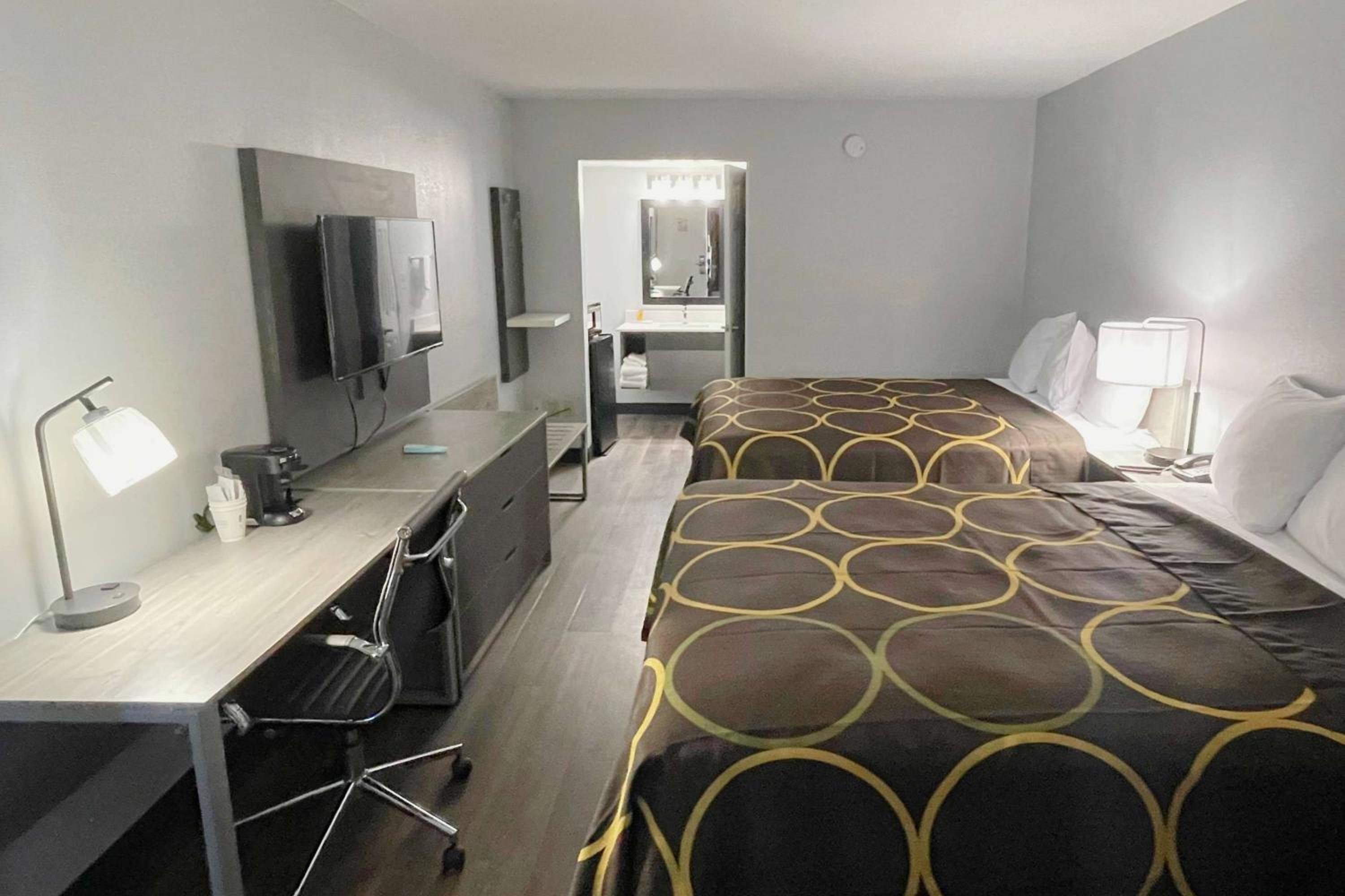 Super 8 by Wyndham Pigeon Forge Downtown 12/22