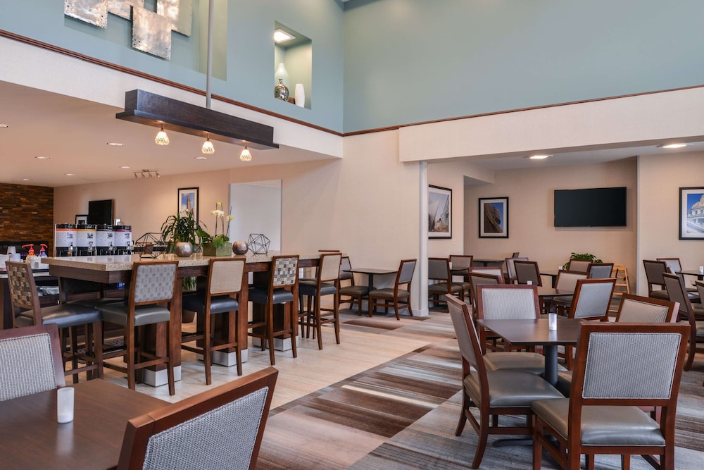 Hampton Inn Suites Denver Speer Boulevard 34/42
