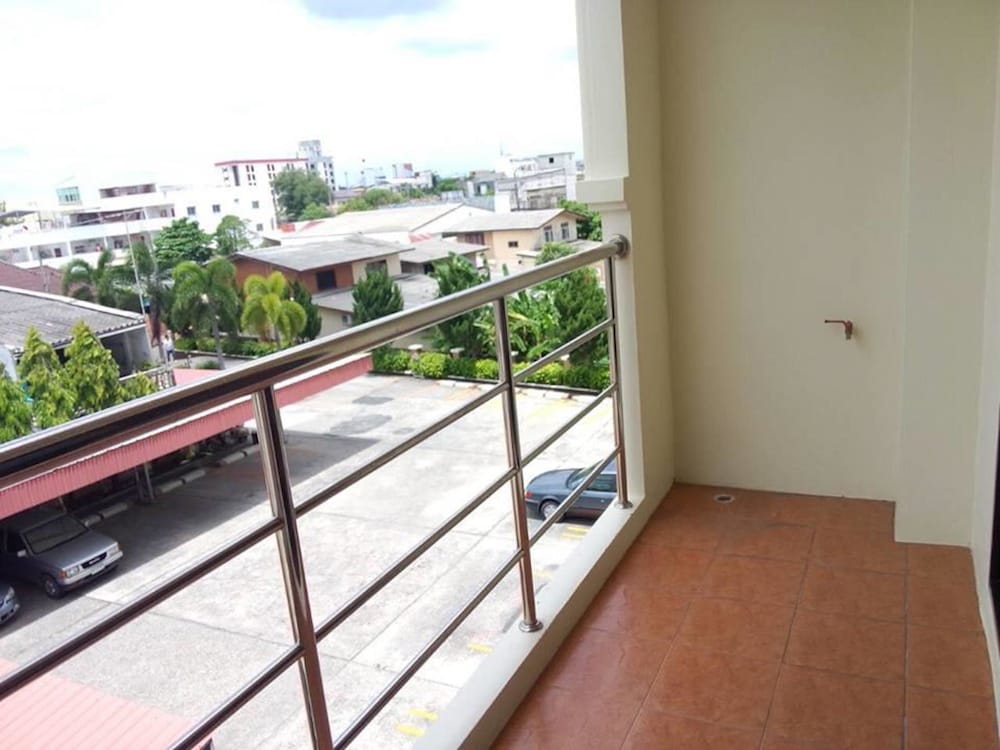 Pearl Place Hotel 43/48