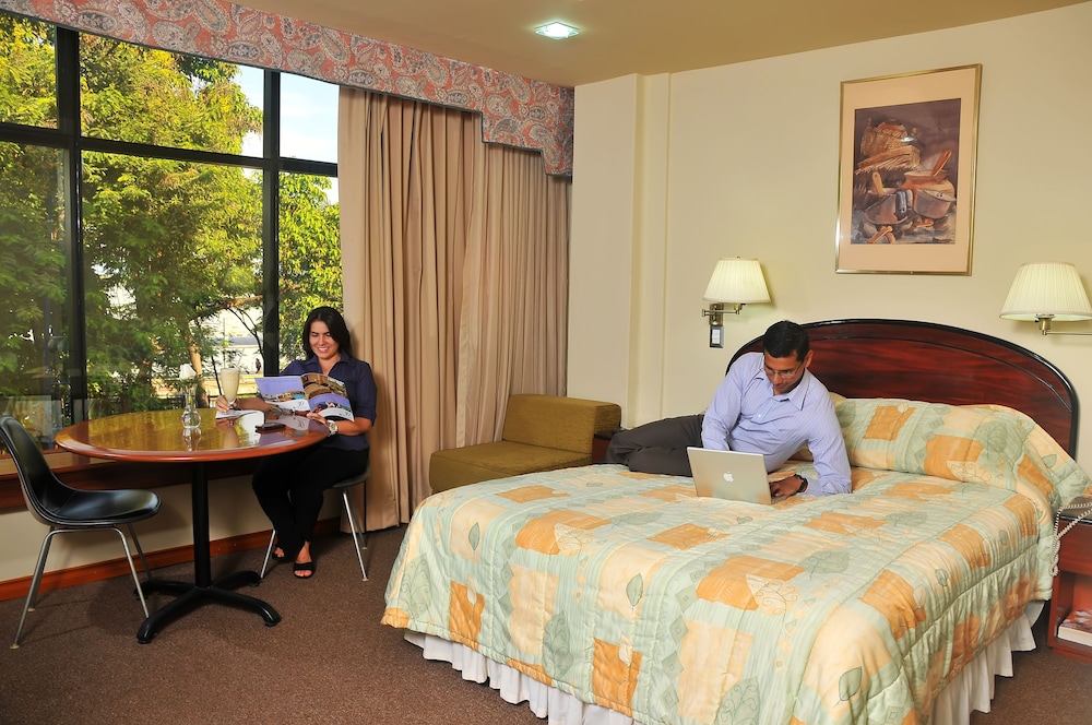 Ramada Hotel Guayaquil 18/45
