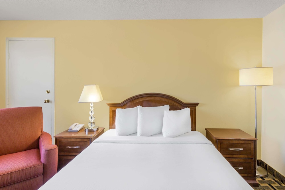Travelodge by Wyndham Reno Downtown 20/37