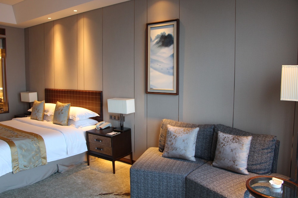 Golden Eagle Summit Hotel Yancheng 77/98