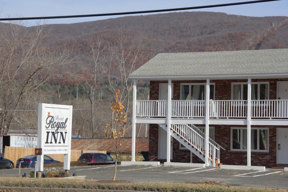 Rodeway Inn Adams, MA 3/34