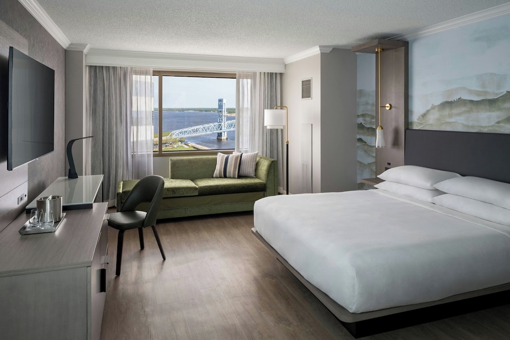 ROOM, KING BED