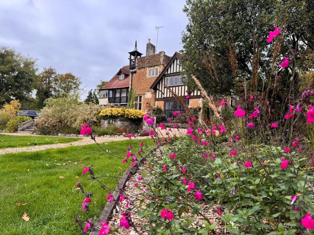 Farnham House Hotel 52/55
