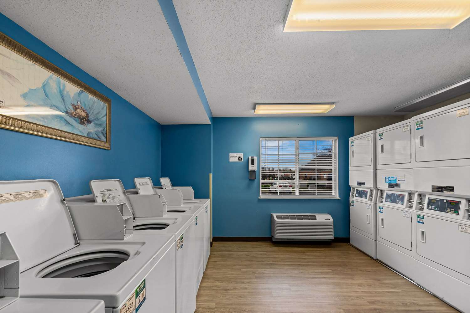 Suburban Studios Sterling - Washington Dulles 13/15