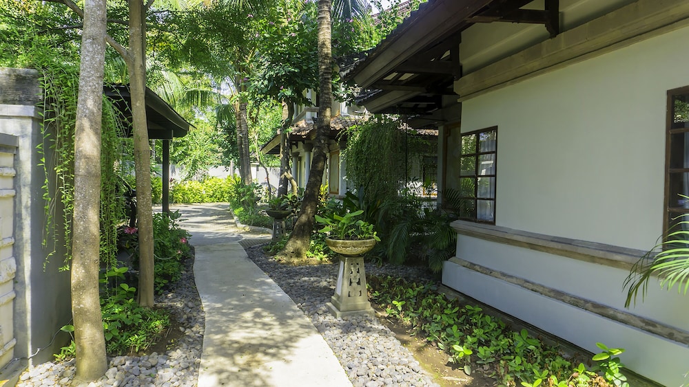 Grand Whiz Hotel Nusa Dua 72/75