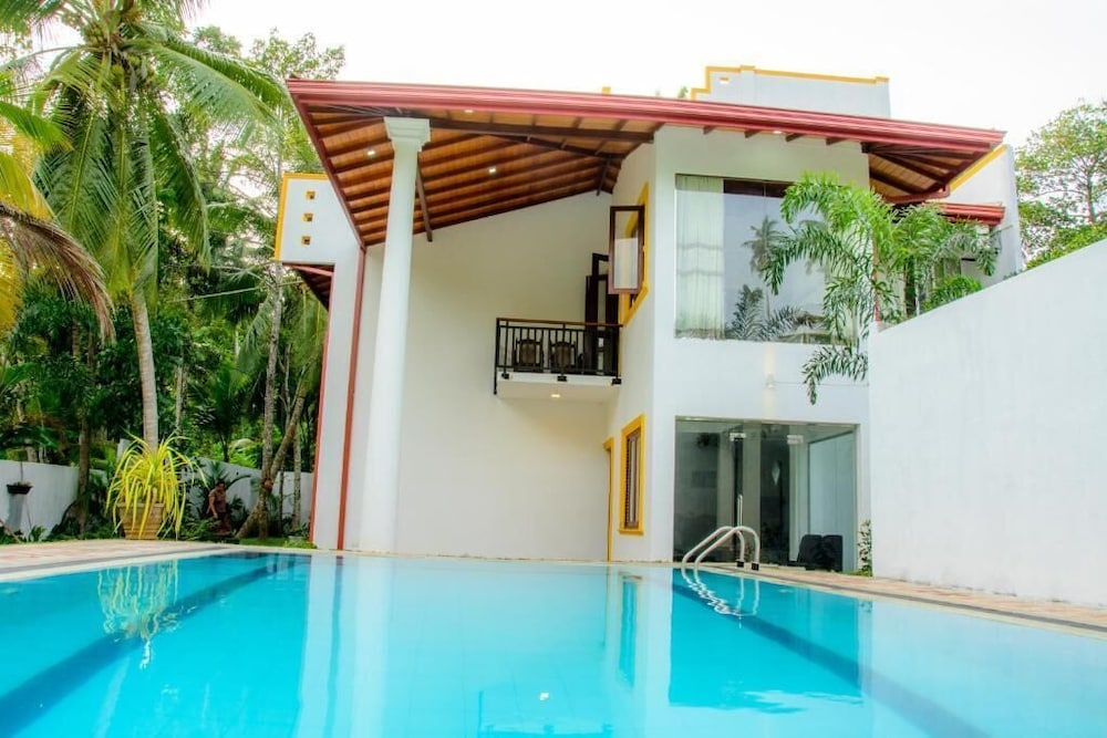 Villa White 5/50