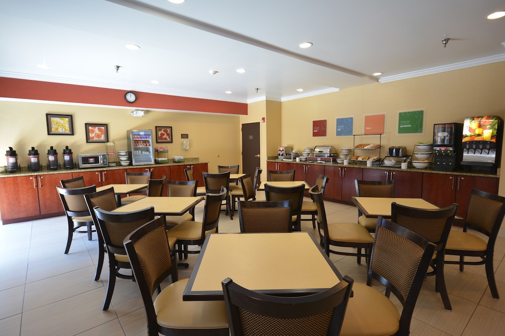 Comfort Inn & Suites Trussville I-59 Exit 141 30/45
