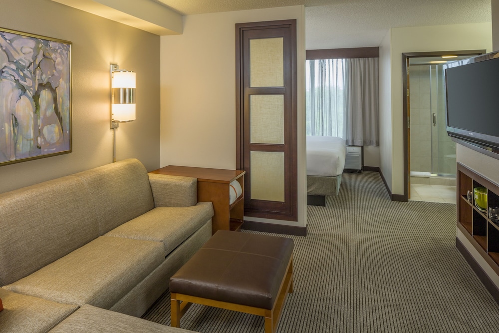 Hyatt Place San Antonio Airport - Quarry Market 17/32