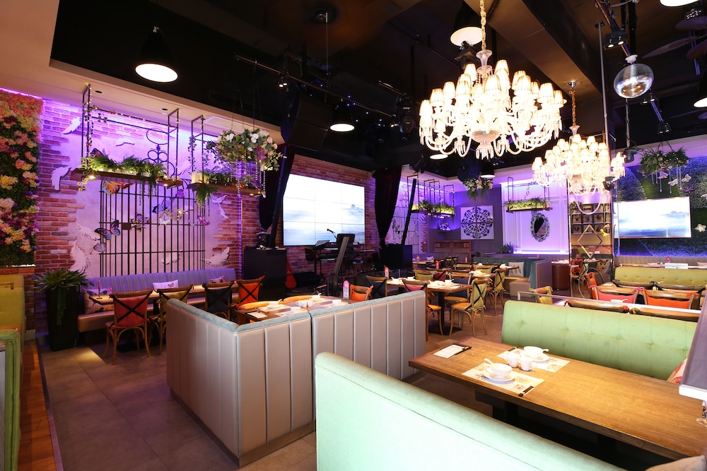 Zhuhai Charming Holiday Hotel 30/40