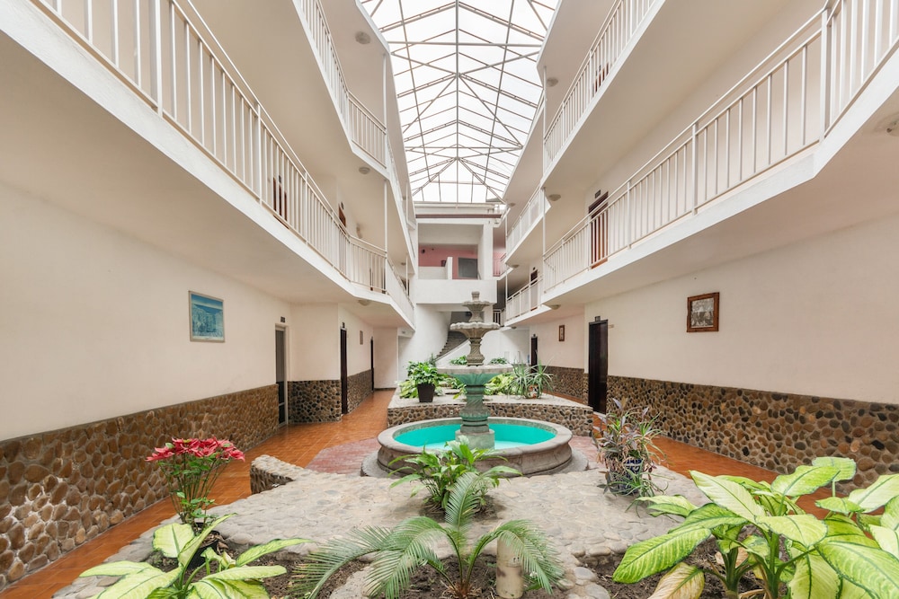 OYO Hotel Casa Blanca 26/35