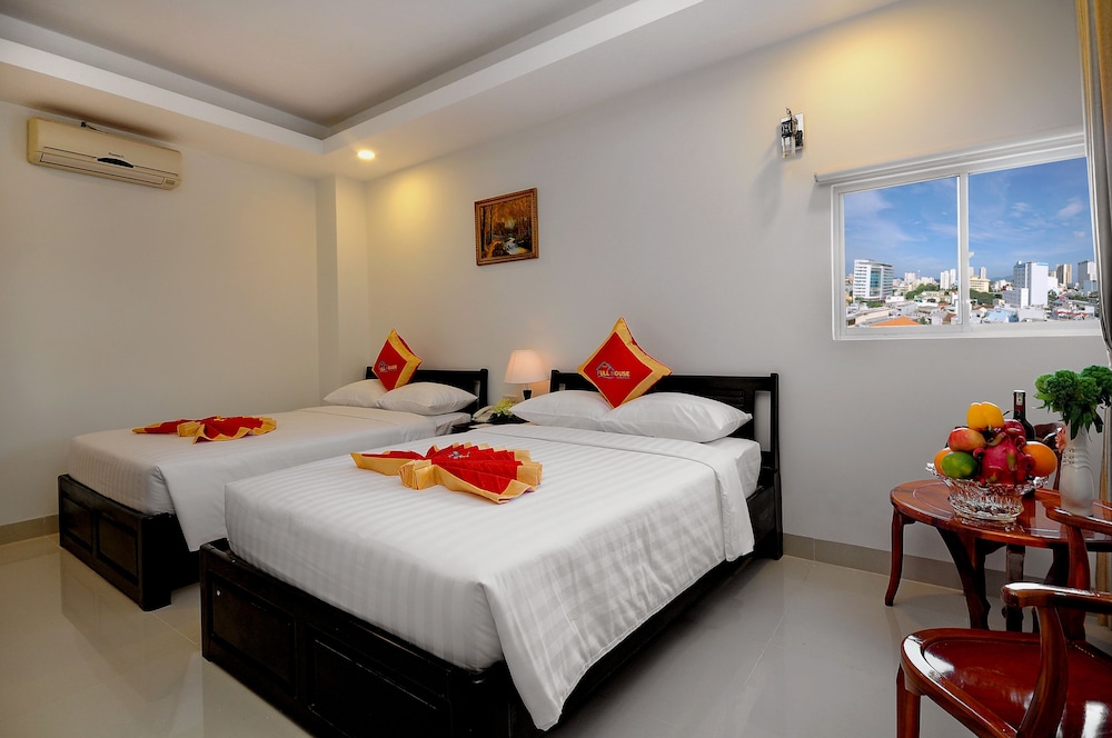 Full House Hotel 49/66