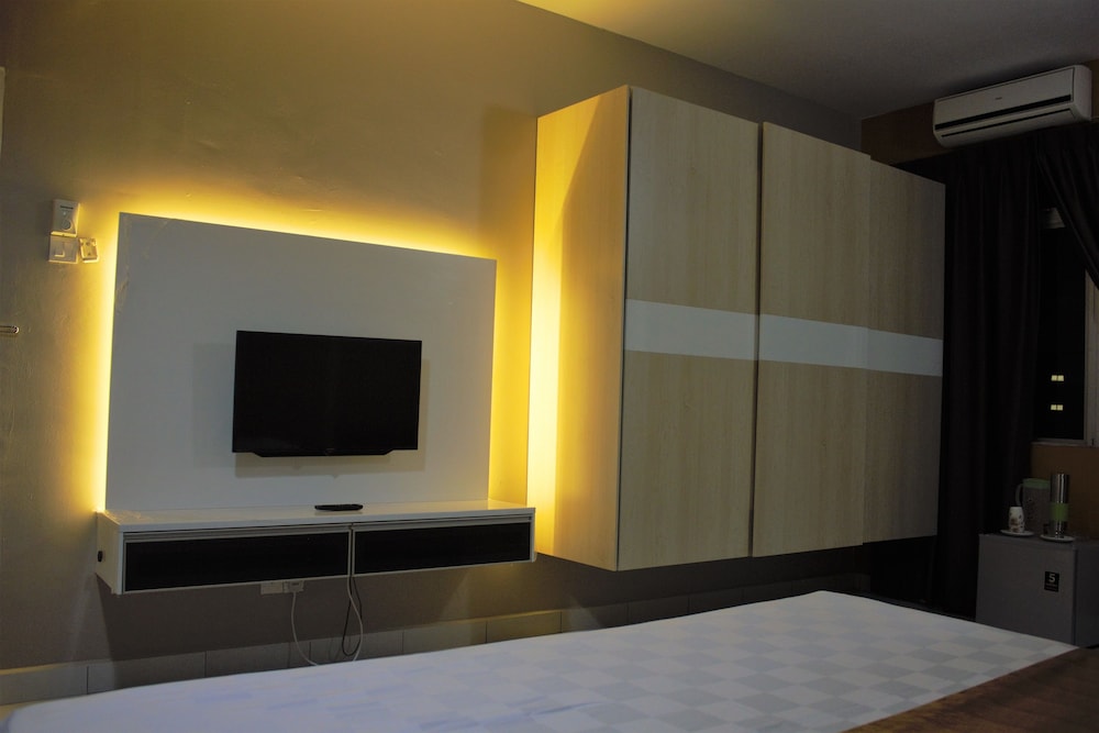 Aeon Tebrau Homestay & Hotel 58/62