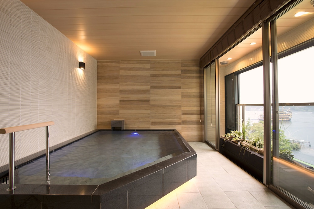Hakone Hotel 35/72