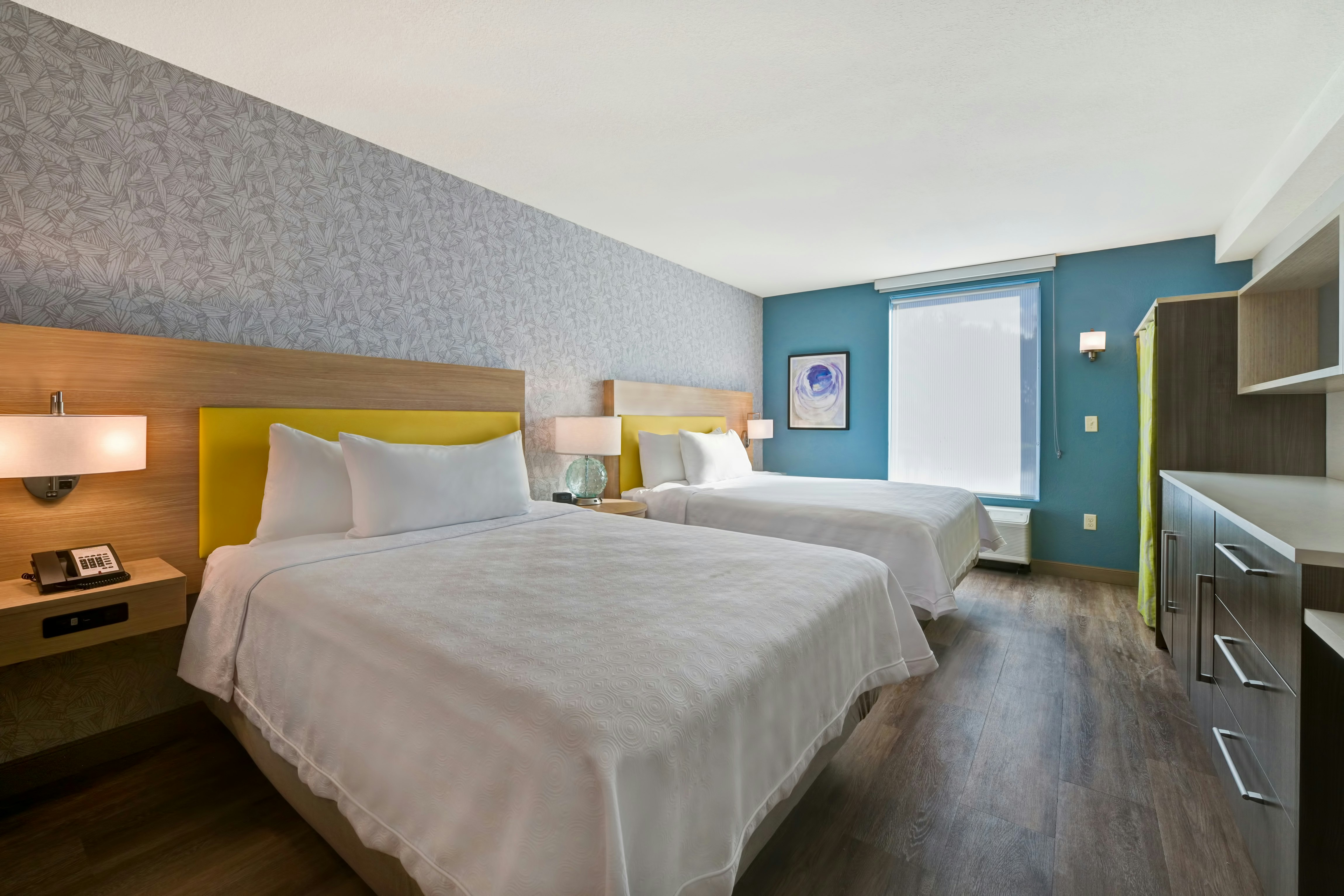 STUDIO, 2 QUEEN BEDS, ACCESSIBLE