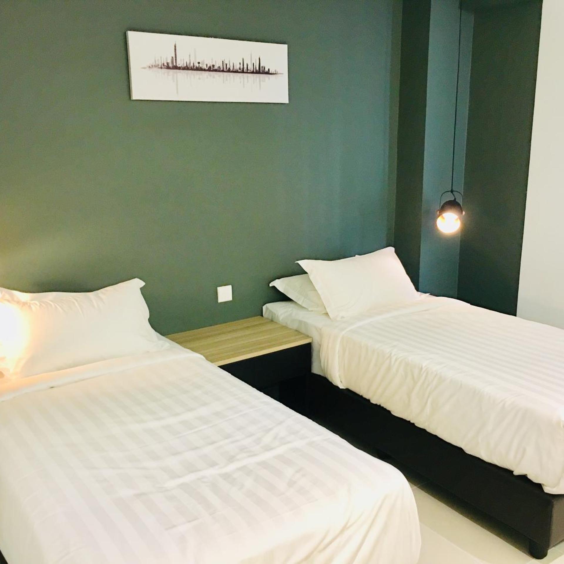 Deluxe, Twin Beds, No Window
