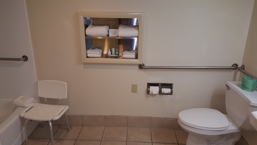 Quality Inn and Suites Conference Center West Chester 11/41
