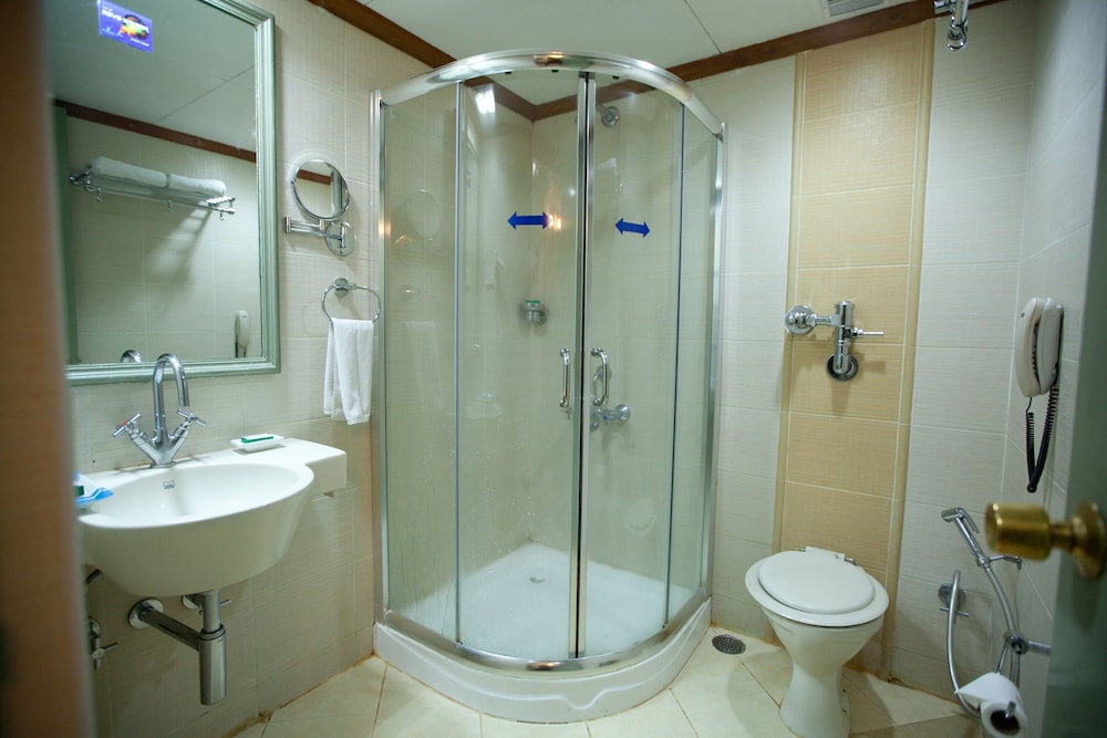 Tara Comfort Hotel Ramoji Film City 33/33
