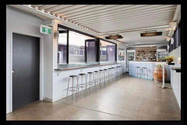 Star Bar Cafe and Hotel 15/24