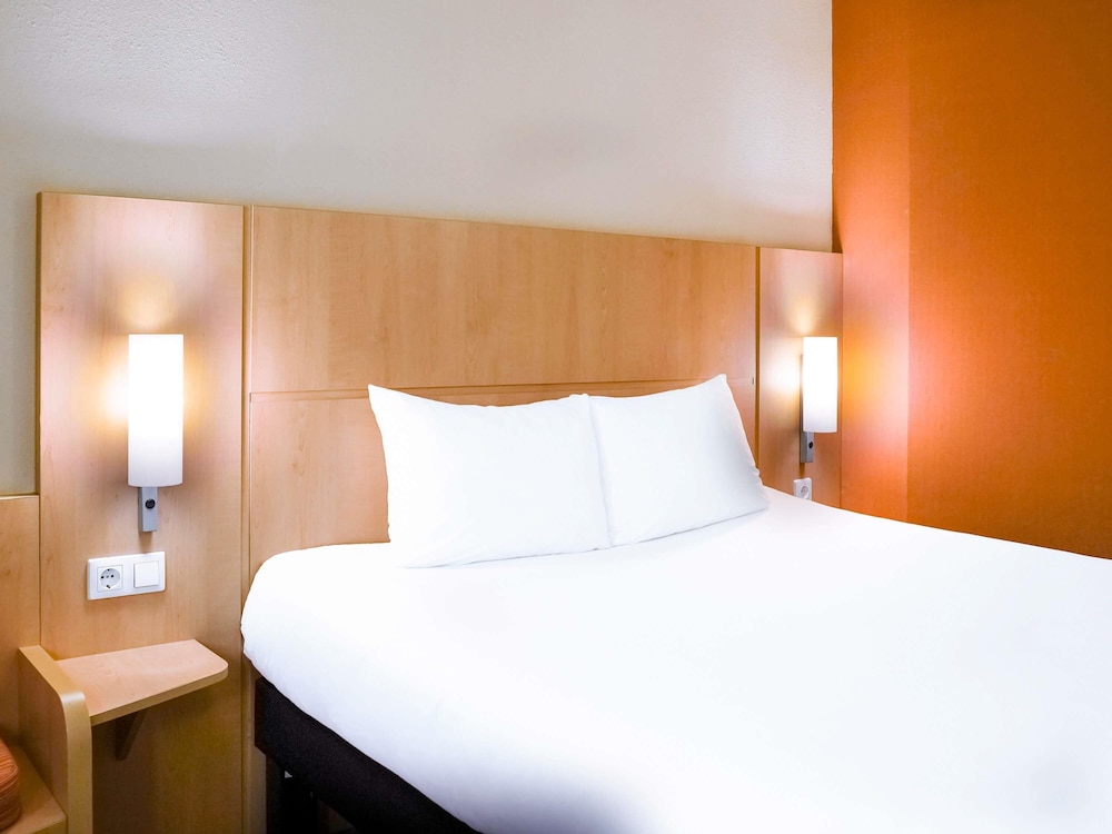 IBIS GYOR 18/48