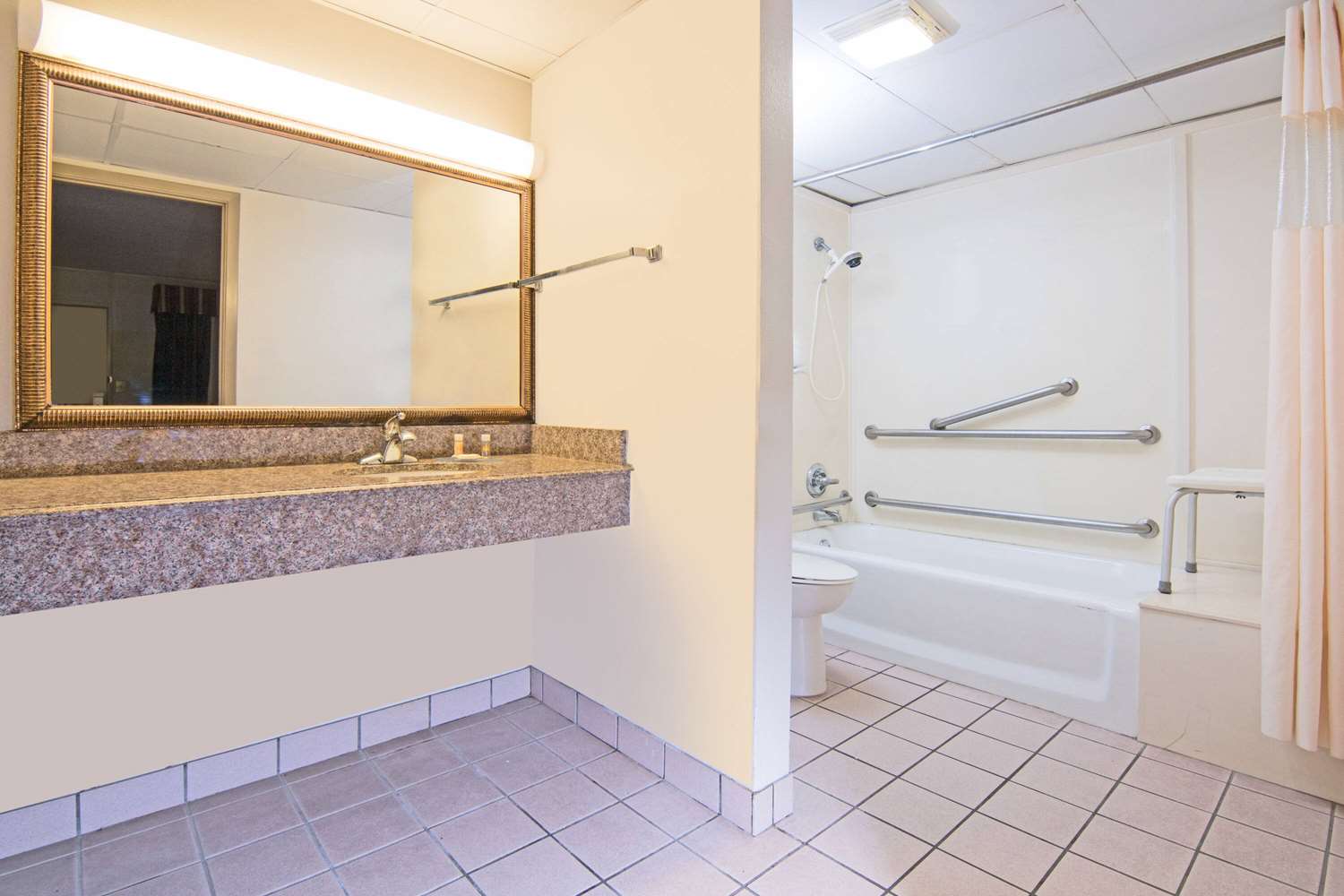Days Inn by Wyndham Central San Antonio NW Medical Center 38/40