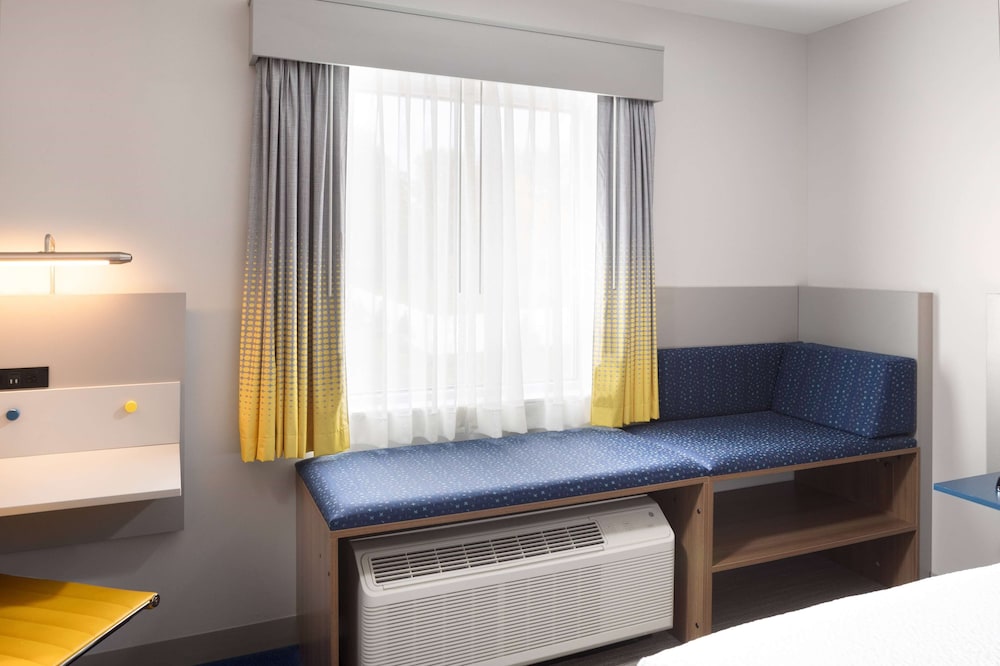 Microtel Inn and Suites by Wyndham Macedon 13/25